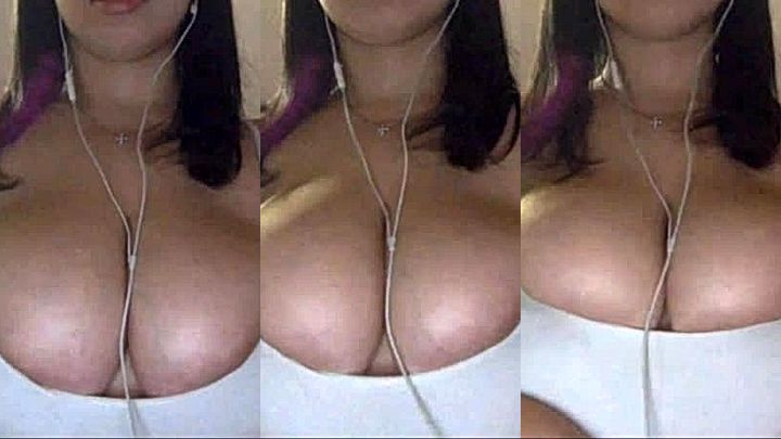 AudryAdames revealing her big tits in live video leaked